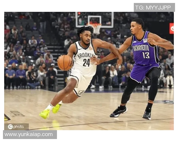 中国赛半场战报布克贡献11分曾凡博未登场托马斯状态火热助太阳暂时领先篮网