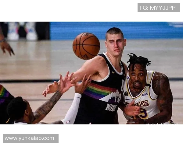 霍华德称约基奇腰背力量惊人自言为合同拼尽全力 霍华德称约基奇腰背力量惊人自言为合同拼尽全力