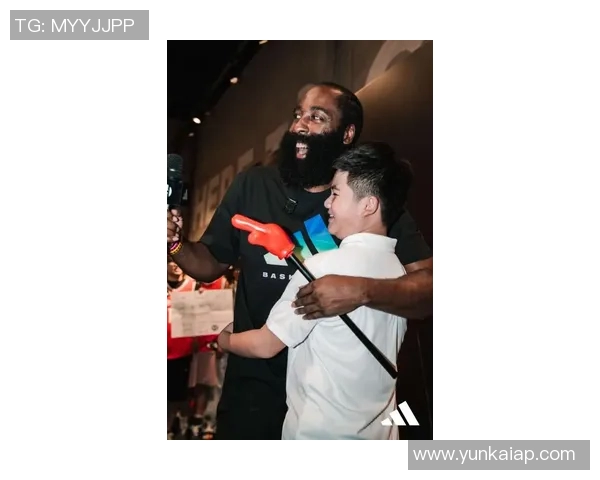 哈登晒世界杯用球合照引发中文译名三重浪热潮