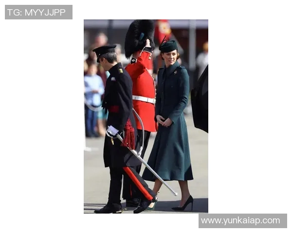 兰德尔娇妻现身主场为老公助威身材保持完美紫色大衣引人注目